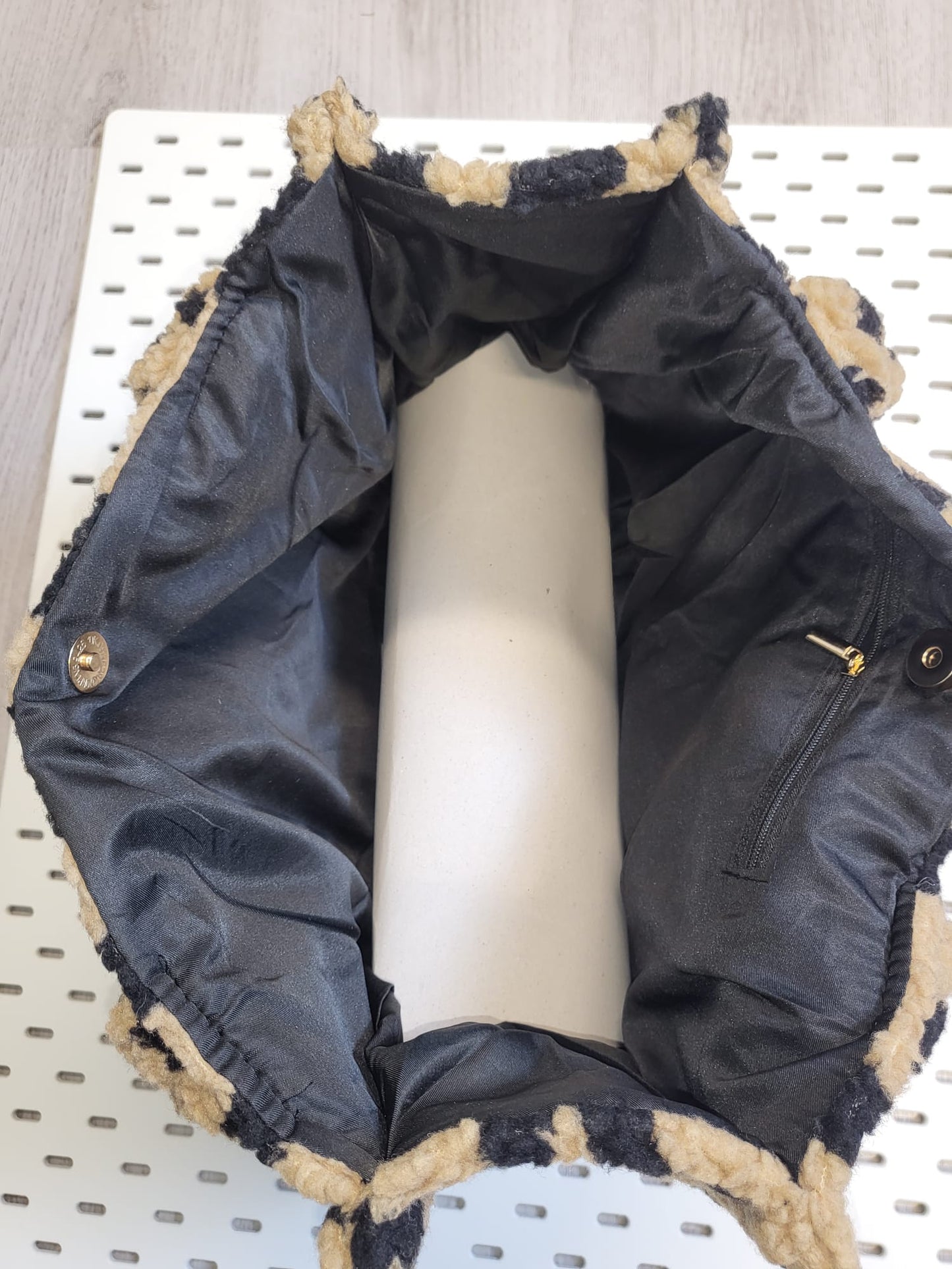 Leo Teddy Tasche – Stylisch, flauschig & absolut im Trend