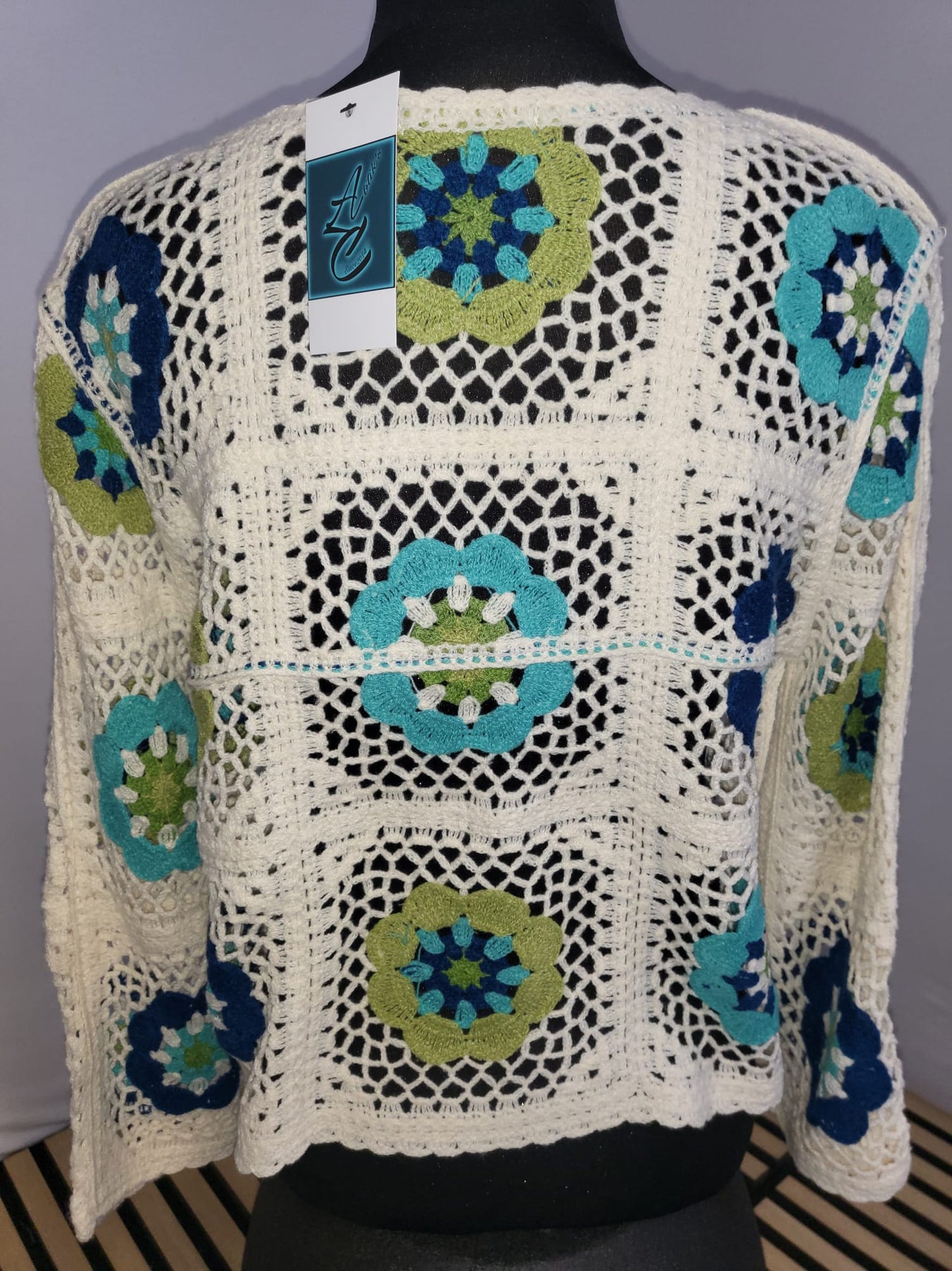 Boho Häkel-Top mit floralen Granny Squares – 100% Baumwolle