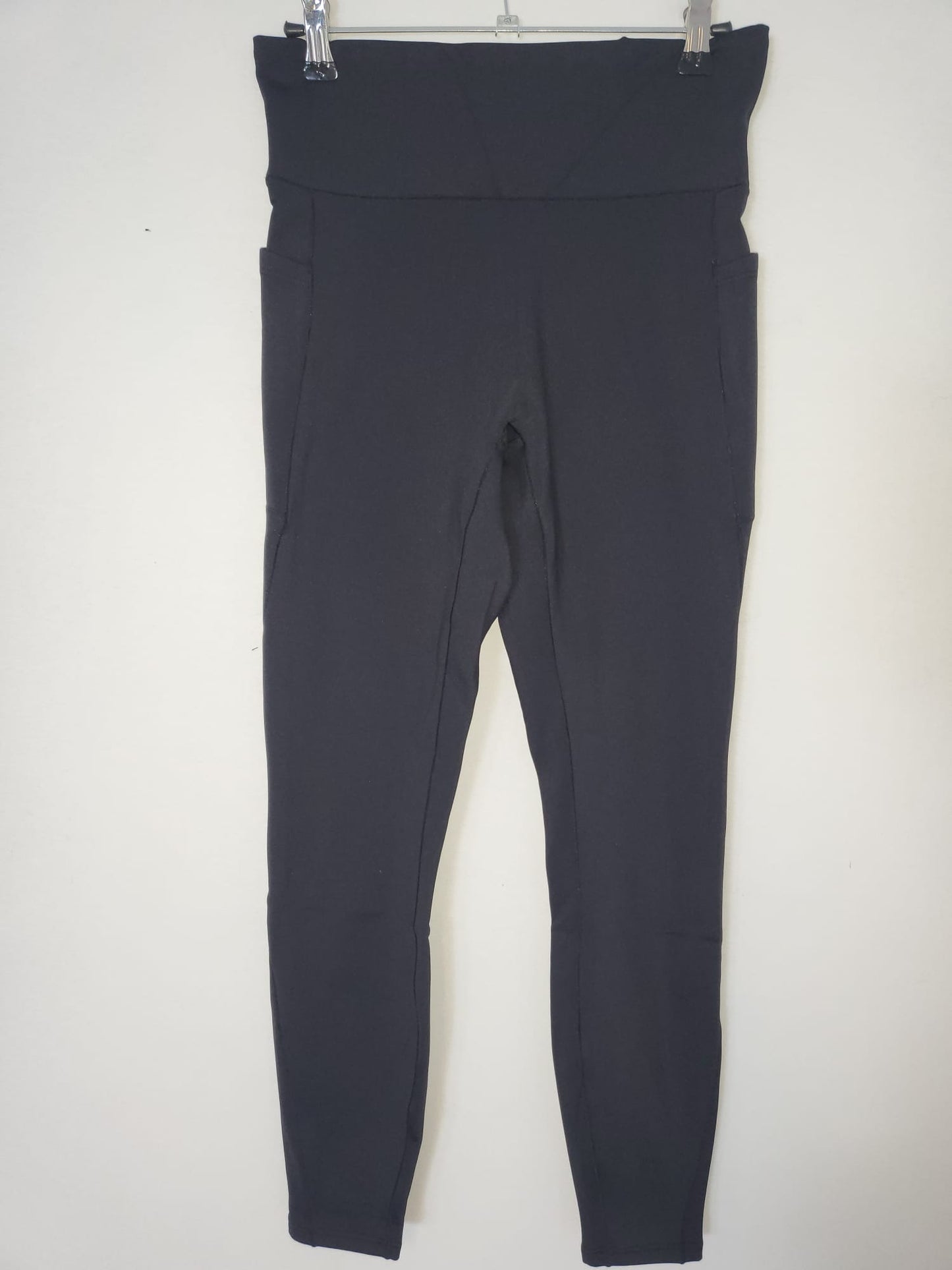 Halara Leggins, dickerer Stoff 7/8 Gr S mit enganliegenden Taschen 007