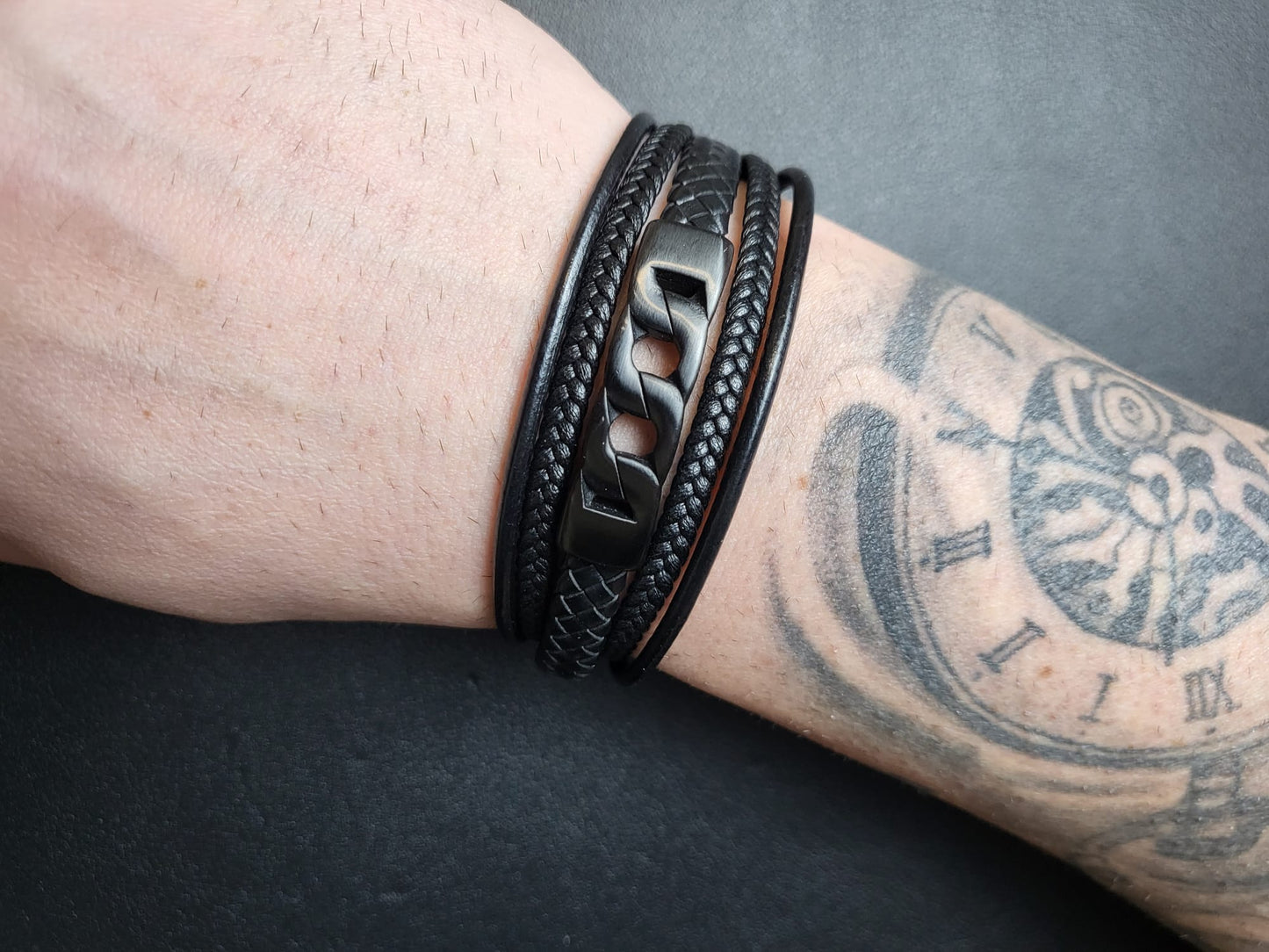 Schwarzes Leder-Metall-Armband mit Magnetverschluss – 23 cm Herren