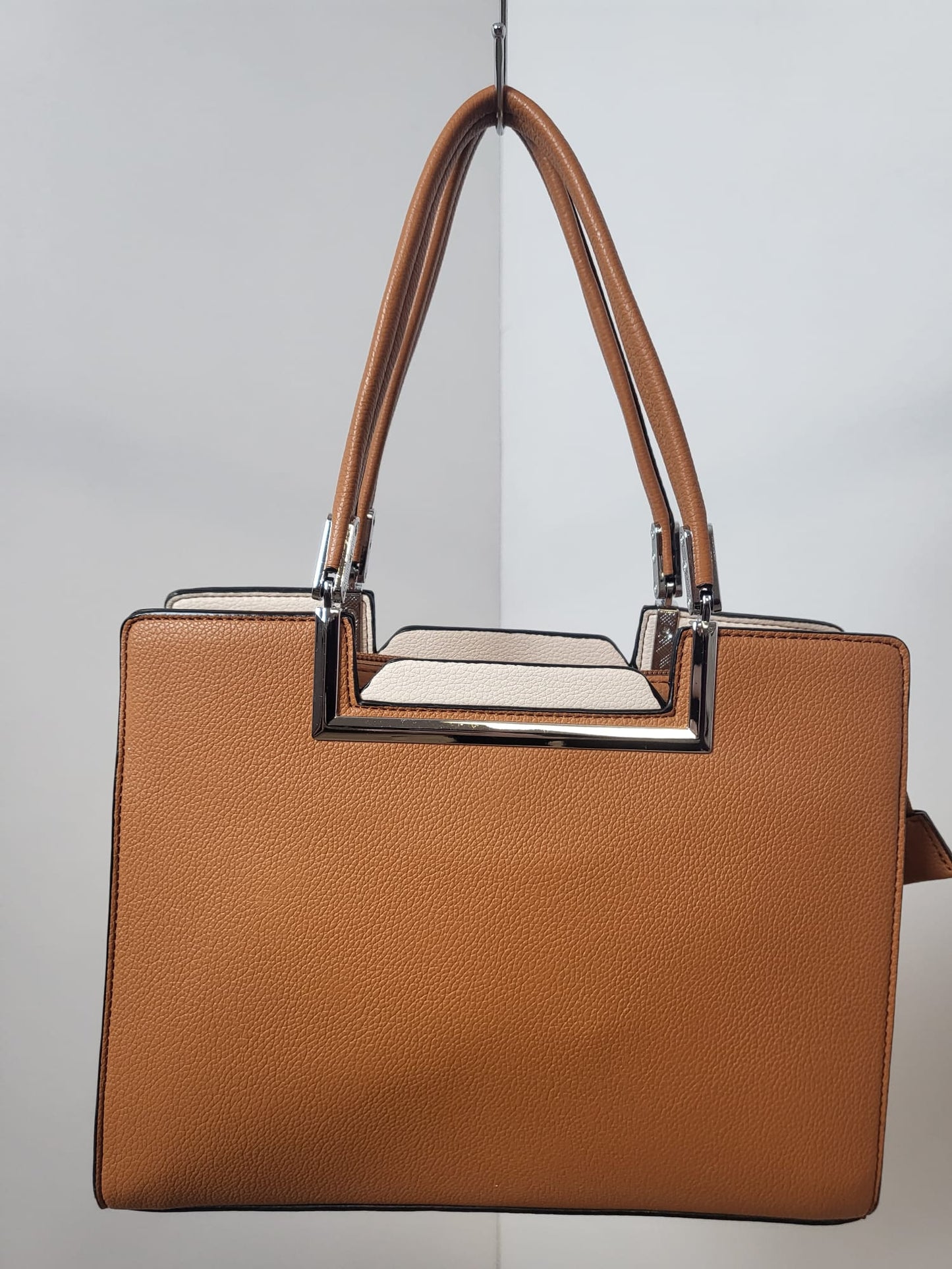 👜 Stylische Handtasche mit Chromelementen – edel, modern & perfekt für jeden Anlass