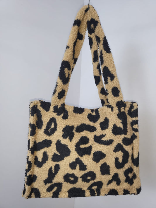 Leo Teddy Tasche – Stylisch, flauschig & absolut im Trend