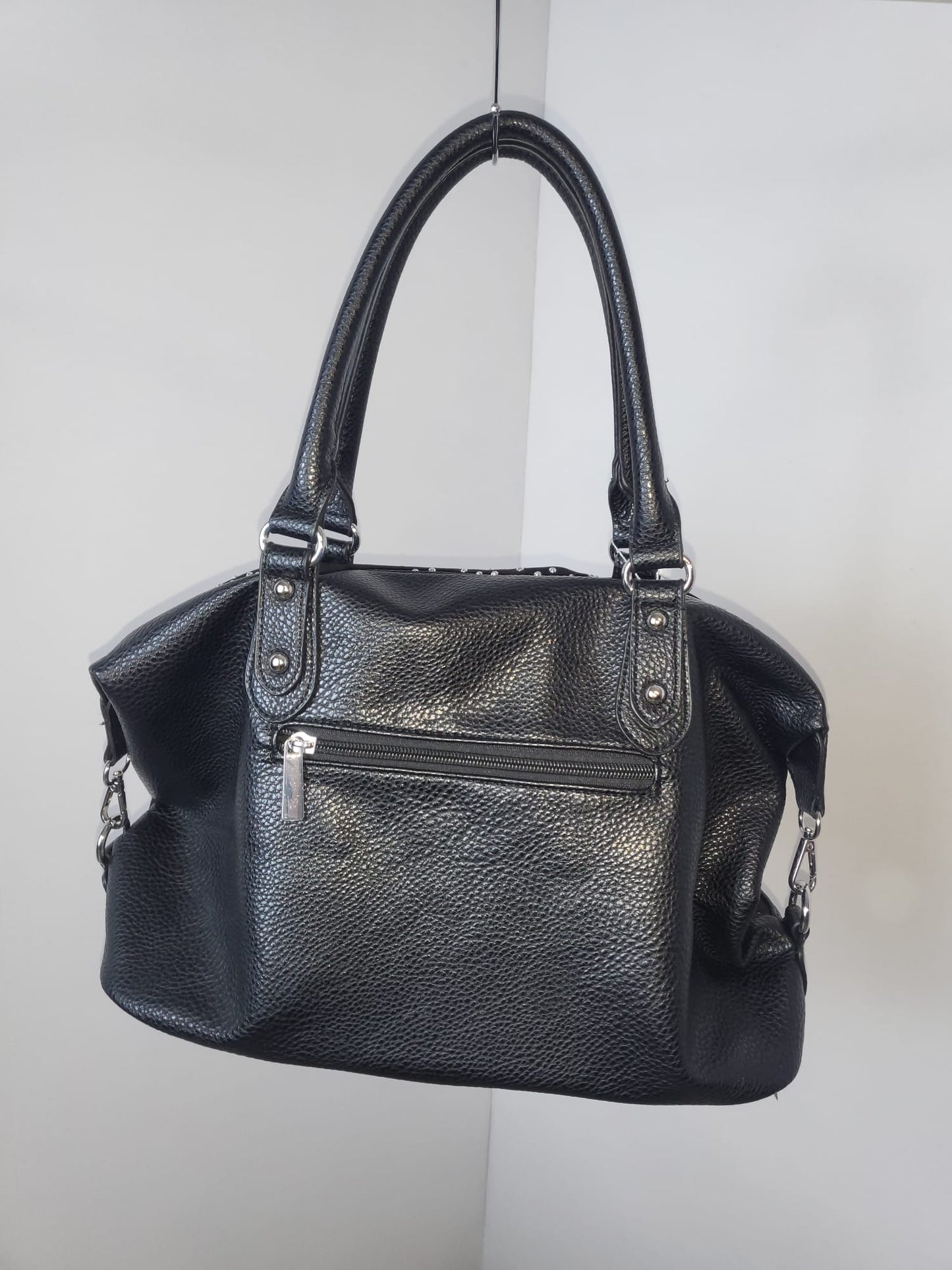 🖤 Rockige Handtasche mit Totenkopf-Design & Nietenoptik