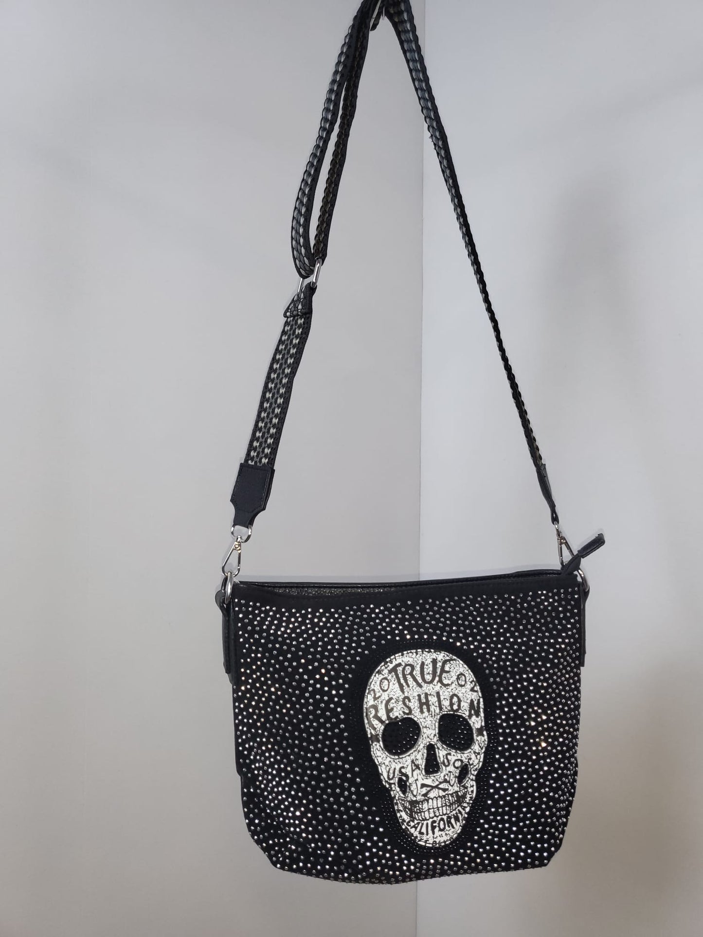 💀 Skull-Handtasche mit Totenkopf & Nietenoptik – True Fashion Statement