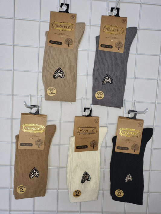 🧦 Warme Baumwollsocken mit Leo-Herz – stilvoll, weich & super bequem 🐆💗