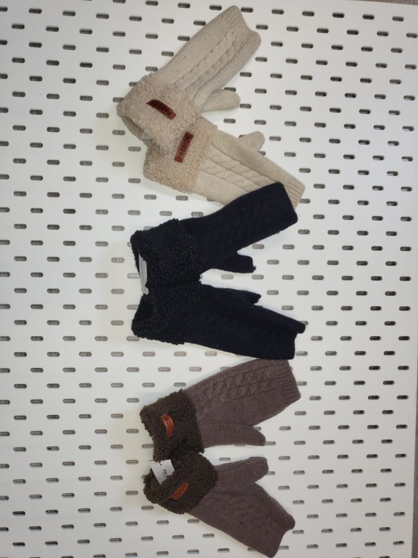 🧤 Fingerlose Winterhandschuhe mit Teddybündchen – stylisch, warm & praktisch
