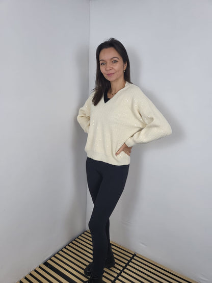 ✨ Eleganter Pullover mit V-Ausschnitt & funkelnden Pailletten – stylisch & feminin