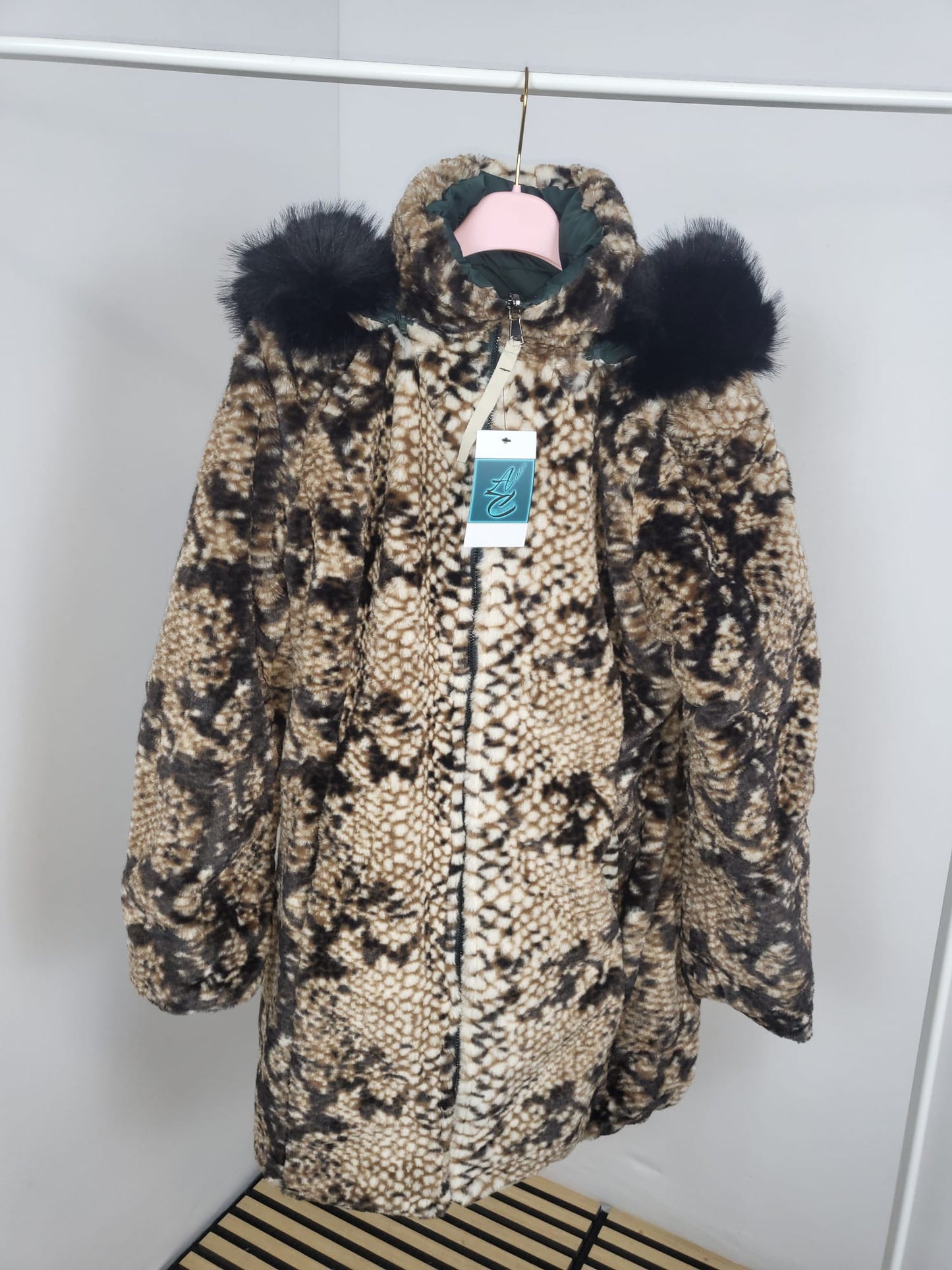 Warme, kuschelige Wendejacke mit abnehmbarer Kapuze