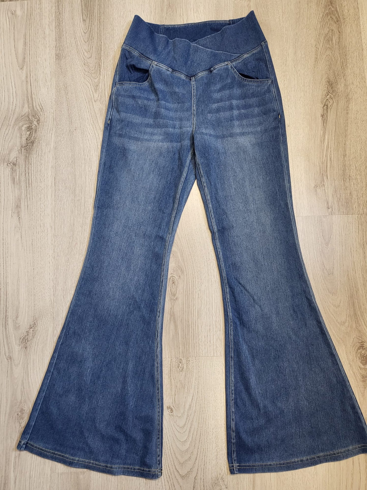 Halara Magic Jeggins Gr M Regular mit weitem Schlag 056