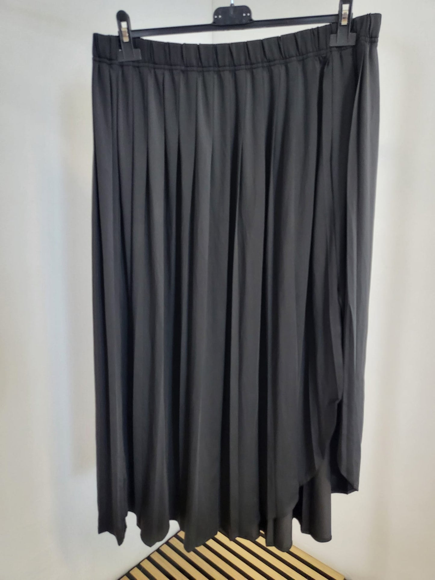 Halara Faltenrock Schwarz mit Schlitz, Schwarz, Gr L Regular 062