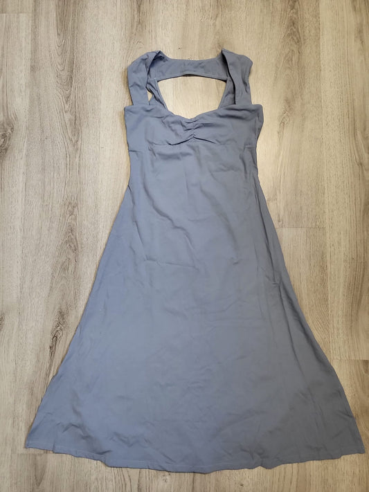 Halara Schönes Kleid, Rückenfrei, am Rock seitlich auf beiden Seiten offen Gr S  069