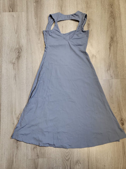 Halara Schönes Kleid, Rückenfrei, am Rock seitlich auf beiden Seiten offen Gr S  069
