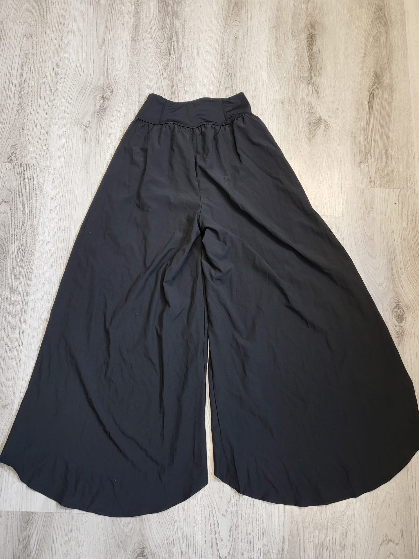 Halara Flatterhose Gr S (Schwarz) 039 & Gr XL (Dunkel Blau) 053