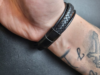 Schwarzes Leder-Metall-Armband mit Magnetverschluss – 23 cm Herren