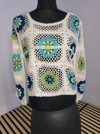 Boho Häkel-Top mit floralen Granny Squares – 100% Baumwolle