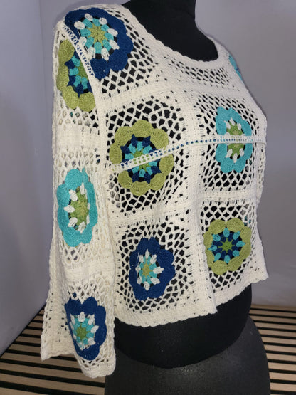Boho Häkel-Top mit floralen Granny Squares – 100% Baumwolle